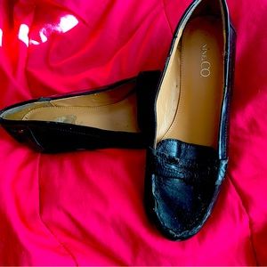 VINE & CO BLACK LEATHER SIZE 8 LOAFERS